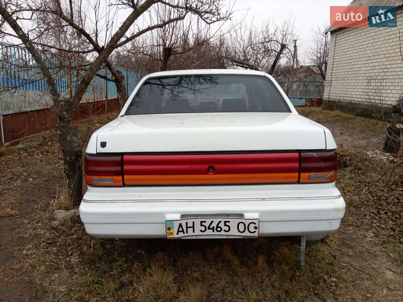 Седан Dodge Spirit 1993 в Богуславе