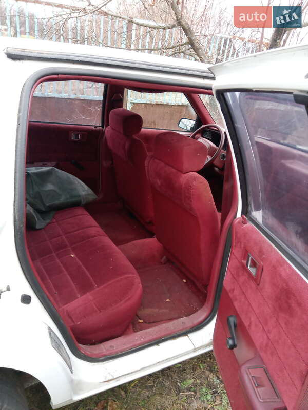 Седан Dodge Spirit 1993 в Богуславе