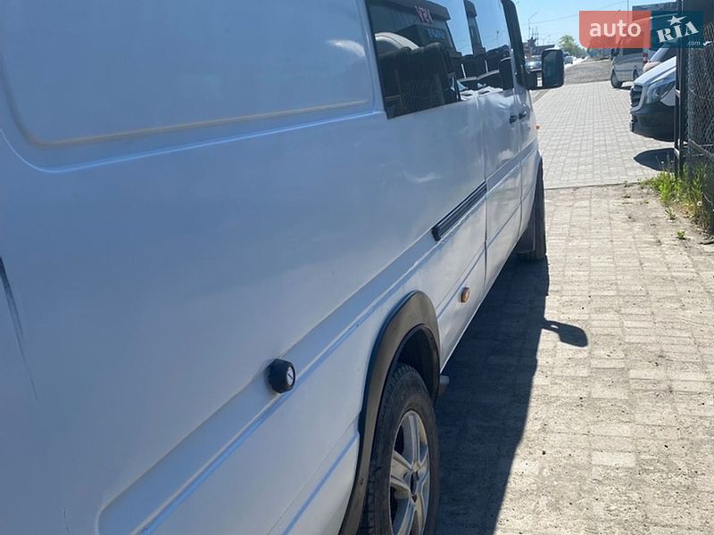 Вантажопасажирський фургон Dodge Sprinter 2006 в Хусті