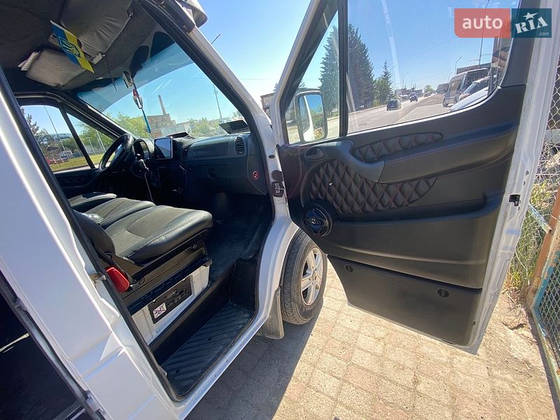 Вантажопасажирський фургон Dodge Sprinter 2006 в Хусті