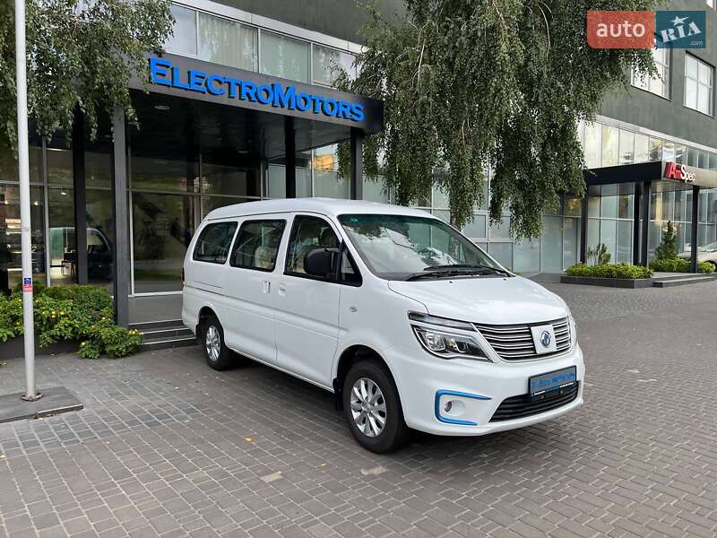 Минивэн Dongfeng M5EV 2020 в 