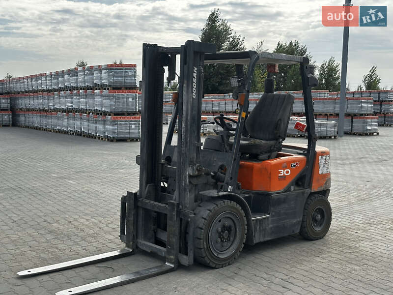 Вилочный погрузчик Doosan D 30C 2016 в Киеве