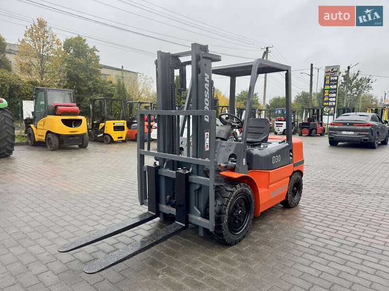 Вилочний навантажувач Doosan D 30C 2008 в Радомишлі фото 8 Вилочний навантажувач Doosan D 30C 2008 в Радомишлі