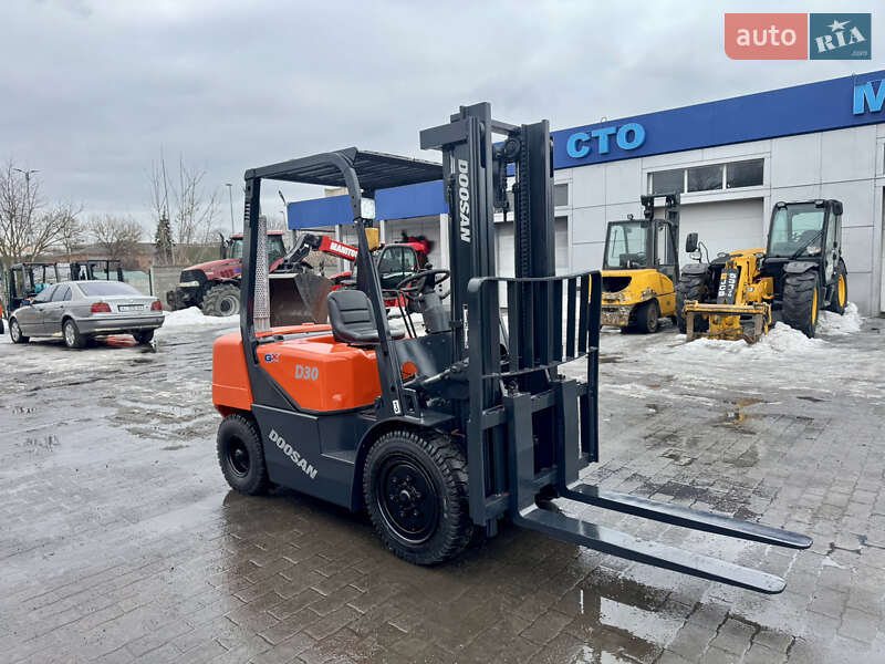 Вилочный погрузчик Doosan D 30C 2007 в Радомышле