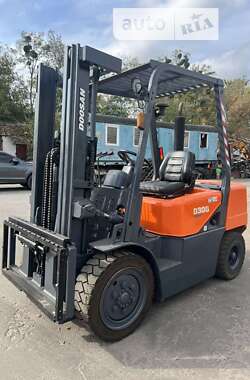 Вилочный погрузчик Doosan D 30G 2007 в Киеве