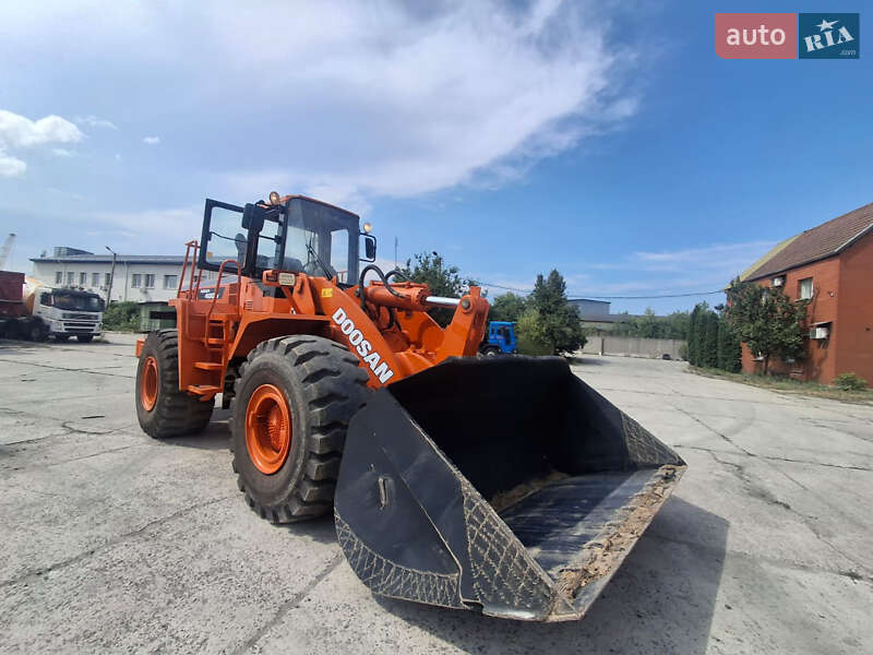 Фронтальні навантажувачі Doosan MEGA 2003 в Києві
