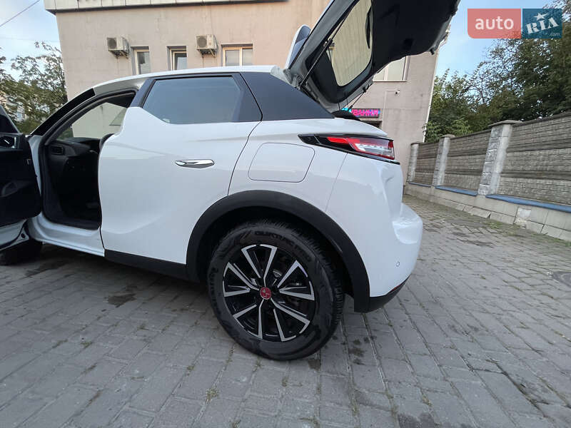 Внедорожник / Кроссовер DS 3 e-Tense 2023 в Ивано-Франковске