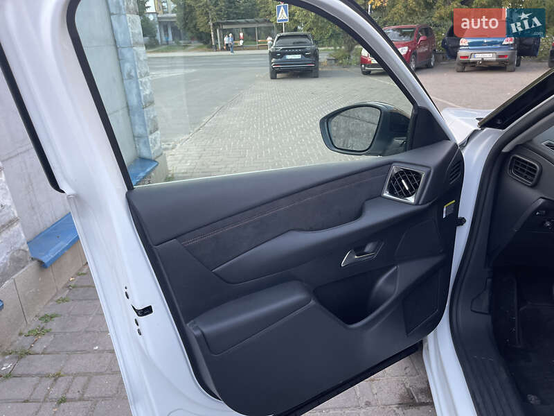 Внедорожник / Кроссовер DS 3 e-Tense 2023 в Ивано-Франковске