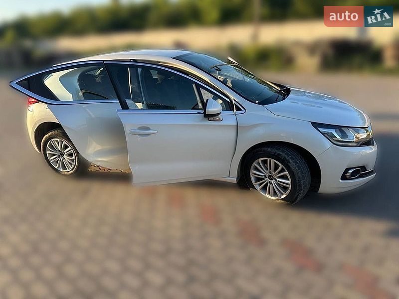 Хэтчбек DS 4 2016 в Городке
