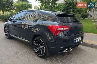 Хэтчбек DS 5 2016 в 