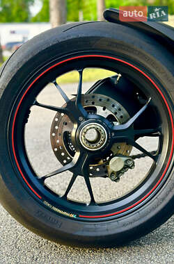 Спортбайк Ducati 1199 Panigale S 2012 в 