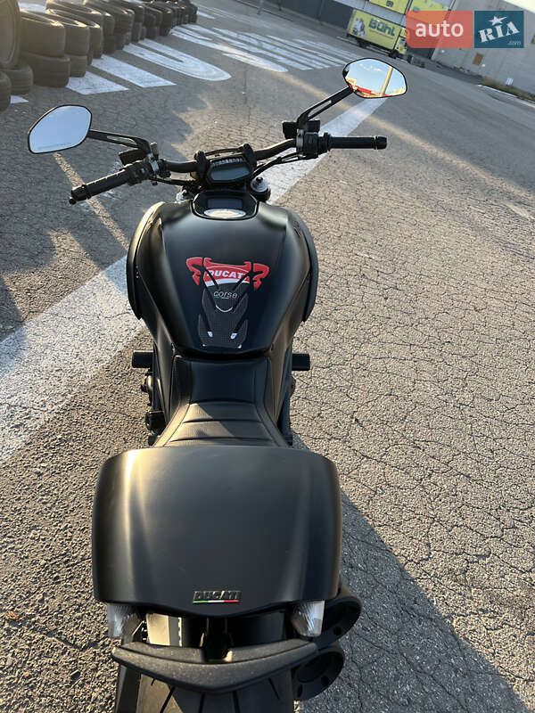 Мотоцикл Круизер Ducati Diavel 1200 Carbon 2015 в Харькове фото 5 Мотоцикл Круизер Ducati Diavel 1200 Carbon 2015 в Харькове