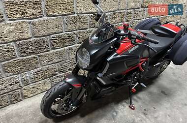 Мотоцикл Без обтекателей (Naked bike) Ducati Diavel 1200 Carbon 2011 в 