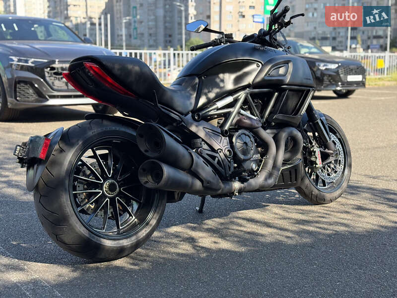 Мотоцикл Круизер Ducati Diavel 2015 в 