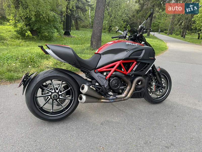 Мотоцикл Без обтекателей (Naked bike) Ducati Diavel 2012 в 