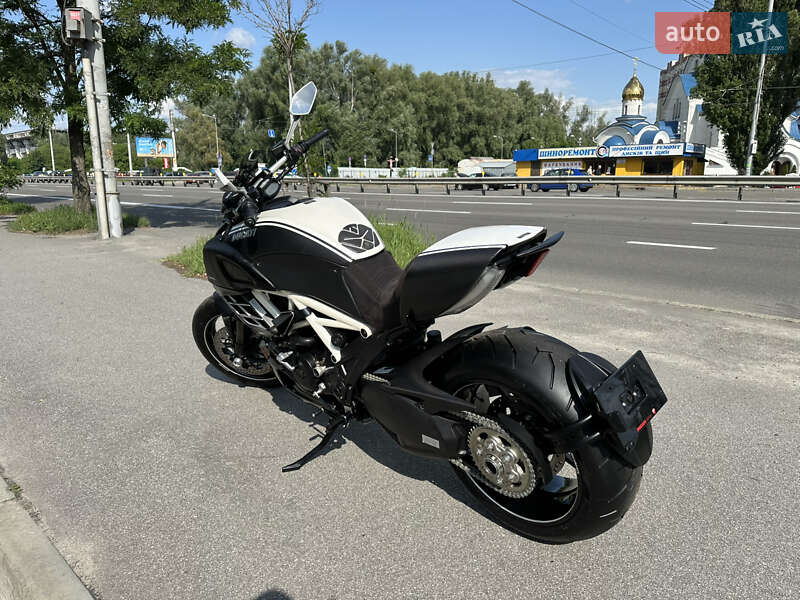 Мотоцикл Круизер Ducati Diavel 2012 в Киеве фото 6 Мотоцикл Круизер Ducati Diavel 2012 в Киеве