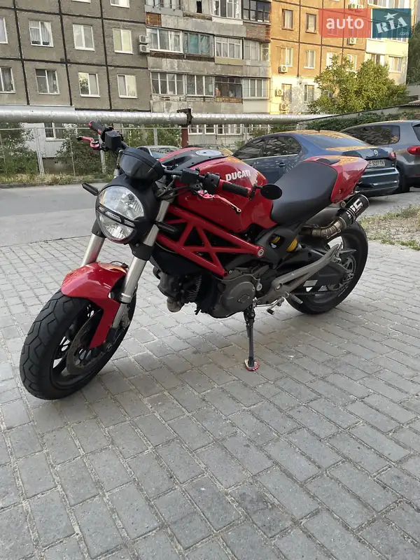 Ducati Monster 696 2013