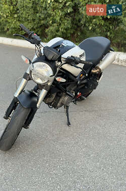 Мотоцикл Без обтекателей (Naked bike) Ducati Monster 696 2008 в 