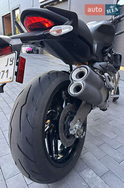 Спортбайк Ducati Monster 821 2016 в 