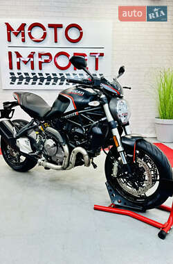 Спортбайк Ducati Monster 821 2020 в 
