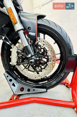 Спортбайк Ducati Monster 821 2020 в 