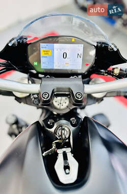 Спортбайк Ducati Monster 821 2020 в 