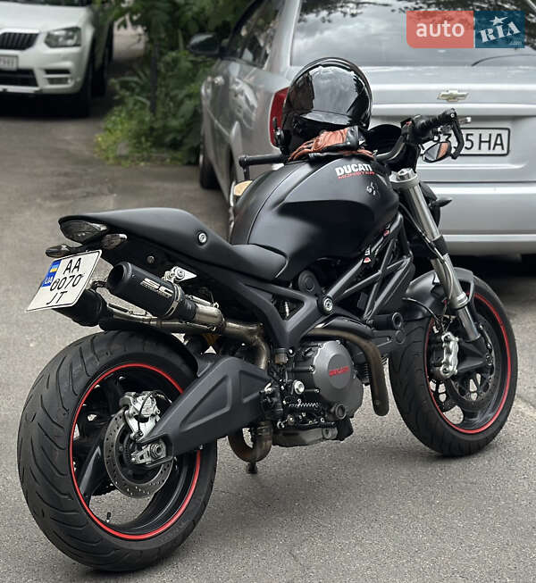 Ducati Monster 2012