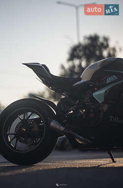 Спортбайк Ducati Panigale V4 2020 в 