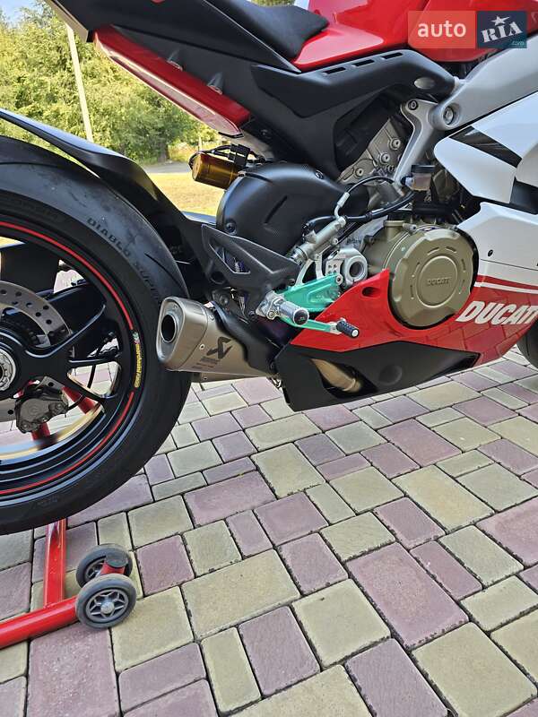 Спортбайк Ducati Panigale V4 2018 в 