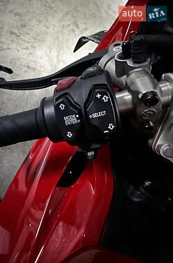 Спортбайк Ducati Panigale V4S 2022 в 