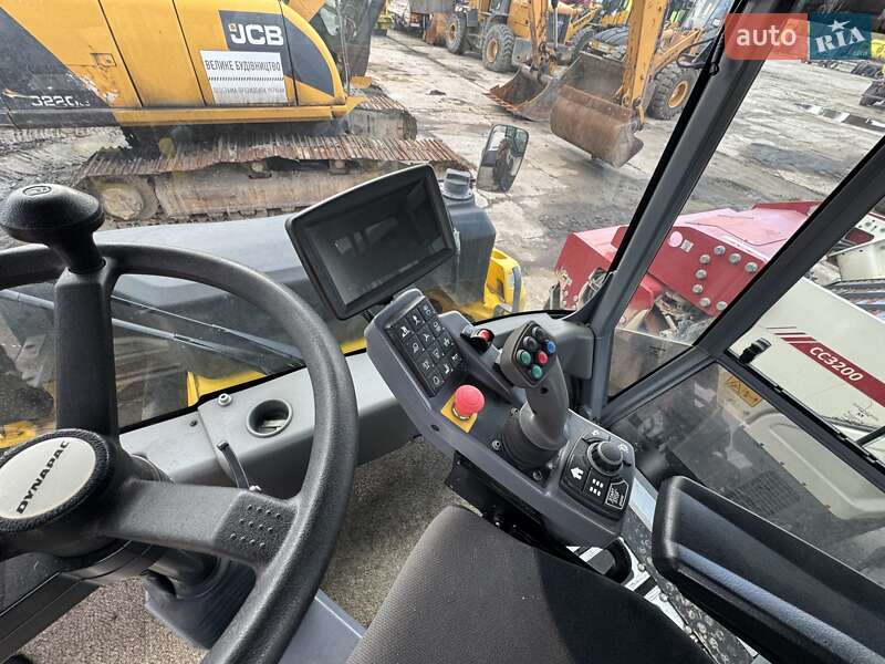 Каток грунтовый Dynapac CC 2017 в Каменском