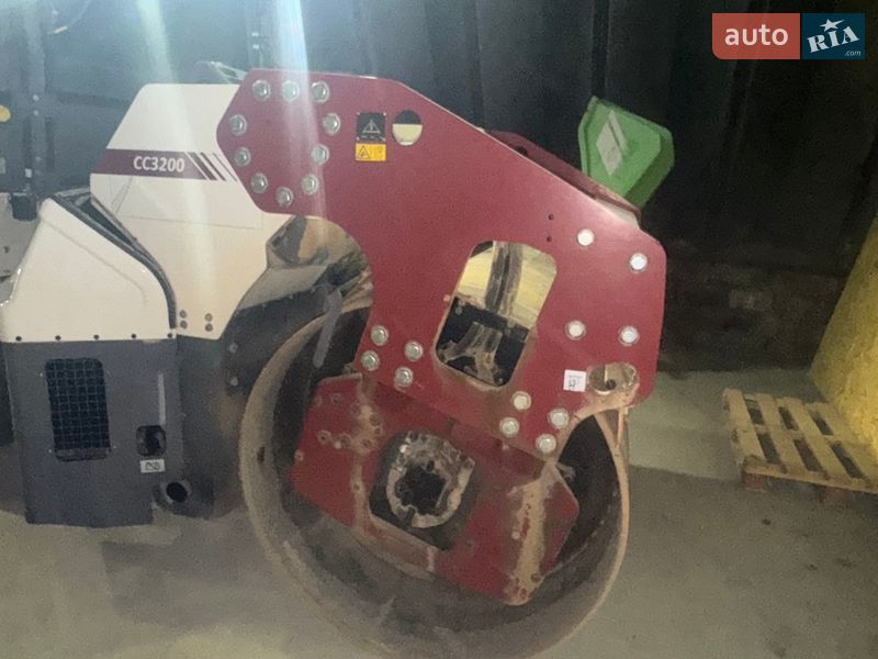 Дорожній каток Dynapac CC 2020 в Дніпрі