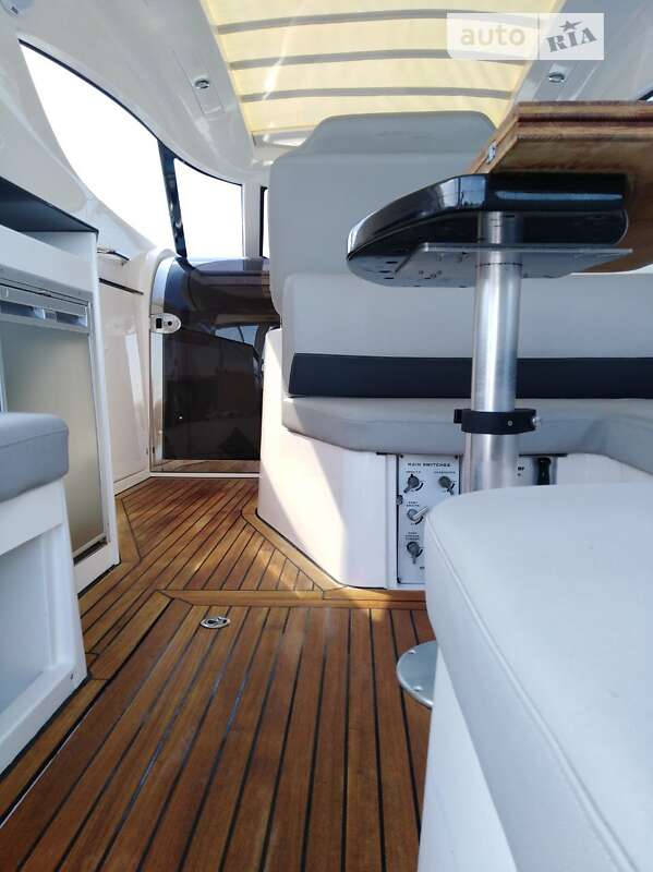 Моторная яхта Elan Power 2015 в Киеве фото 13 Моторная яхта Elan Power 2015 в Киеве