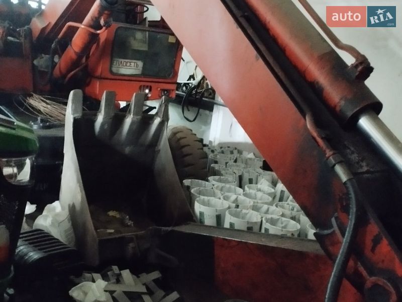 Экскаватор погрузчик ЭО 3323 1994 в Кременчуге