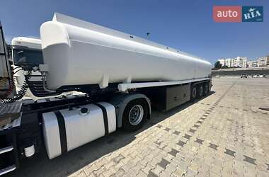 Цистерна полуприцеп Esterer  DHE0189T 2001 в Черкассах