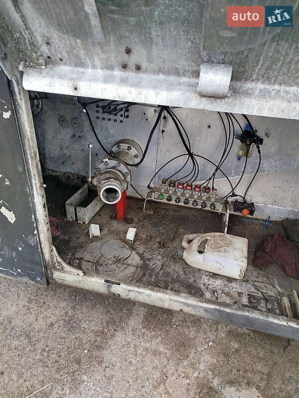 Цистерна напівпричіп Esterer DHE0189T 1992 в Івано-Франківську фото 10 Цистерна напівпричіп Esterer DHE0189T 1992 в Івано-Франківську