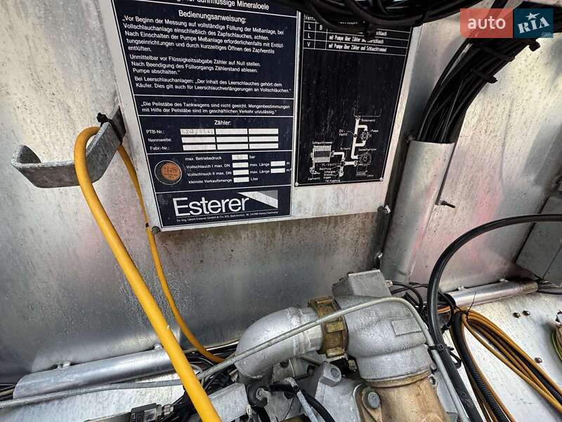 Цистерна напівпричіп Esterer  DHE0189T 2001 в Черкасах