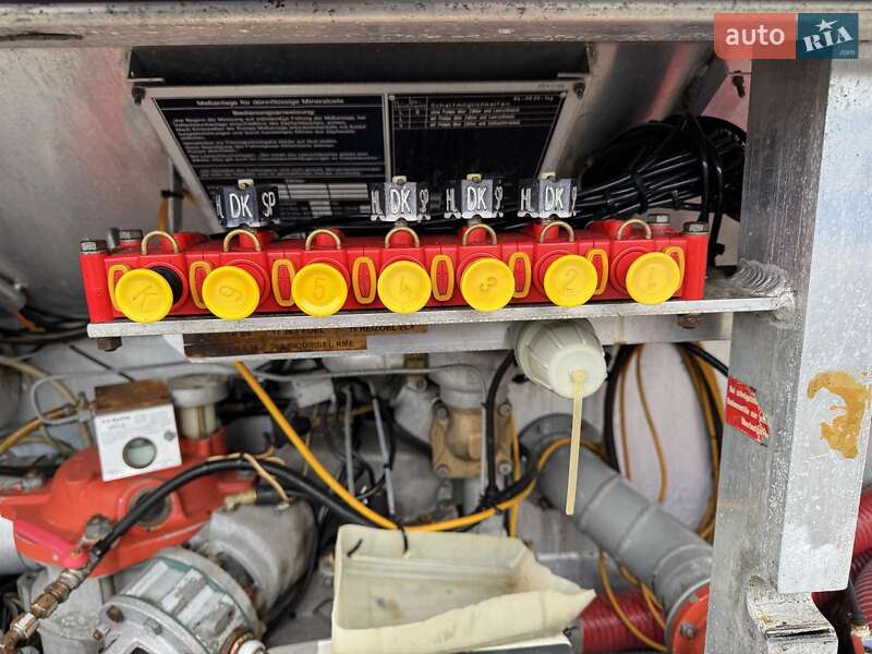 Цистерна напівпричіп Esterer  DHE0189T 2001 в Черкасах