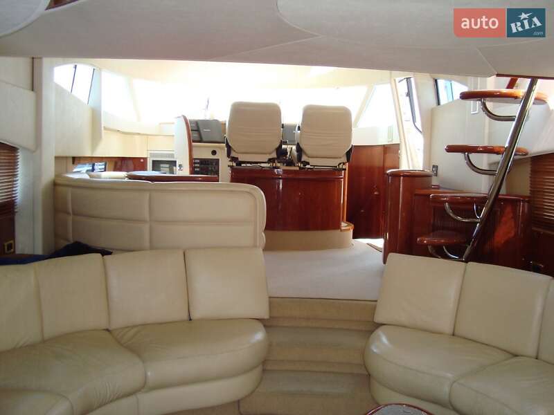 Моторная яхта Fairline Squadron 2002 в Одессе