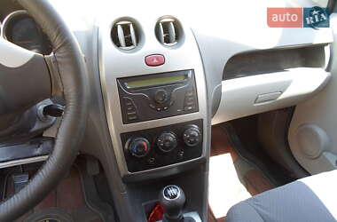 Хэтчбек FAW V2 2013 в 
