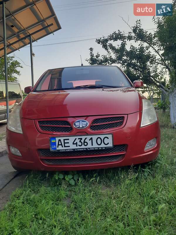 Хэтчбек FAW V2 2013 в 