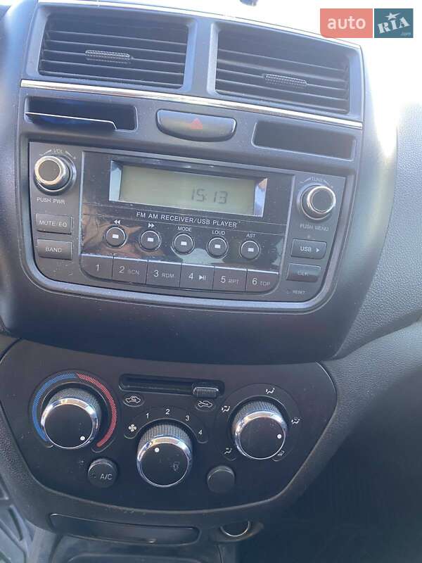Седан FAW V5 2013 в Запоріжжі