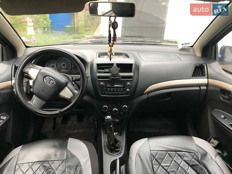 Седан FAW V5 2013 в Згуровке