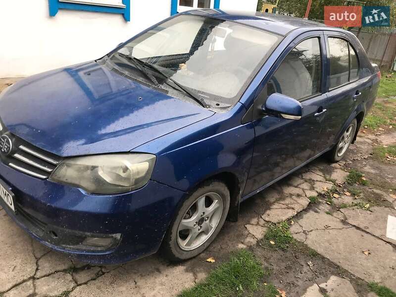 Седан FAW V5 2013 в Згуровке