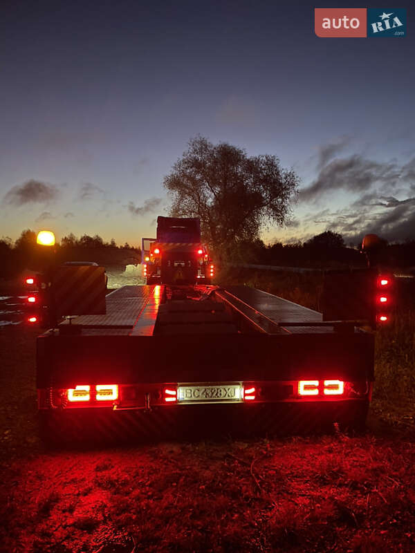 Низкорамная платформа Faymonville STBZ-VA 2005 в Львове