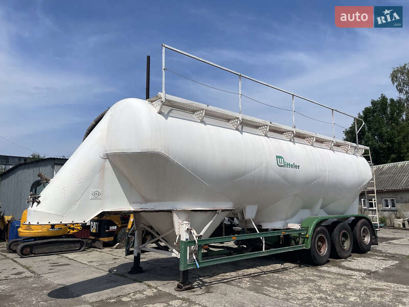 Цистерна полуприцеп Feldbinder EUT 1989 в Львове