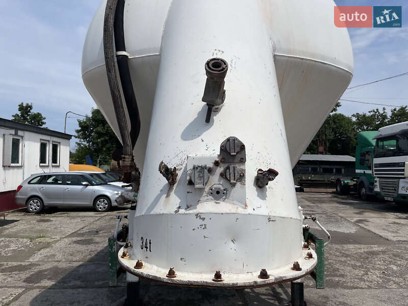 Цистерна полуприцеп Feldbinder EUT 1989 в Львове