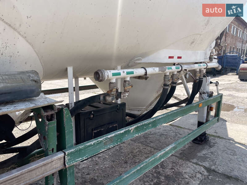 Цистерна полуприцеп Feldbinder EUT 1989 в Львове