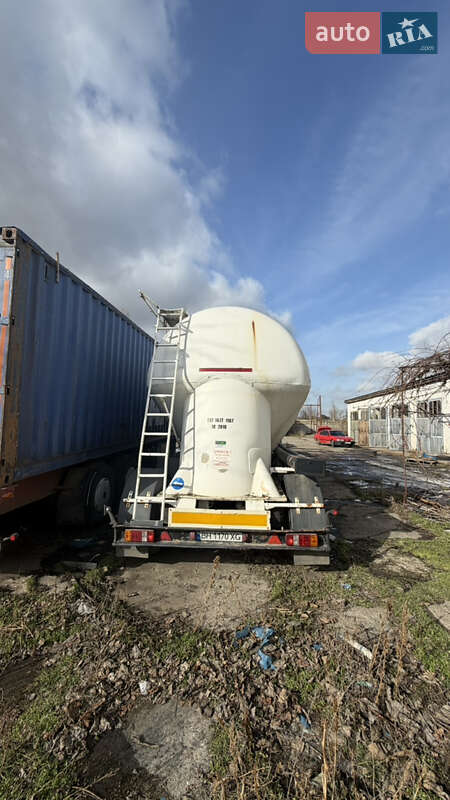 Цистерна полуприцеп Feldbinder EUT 1980 в Измаиле