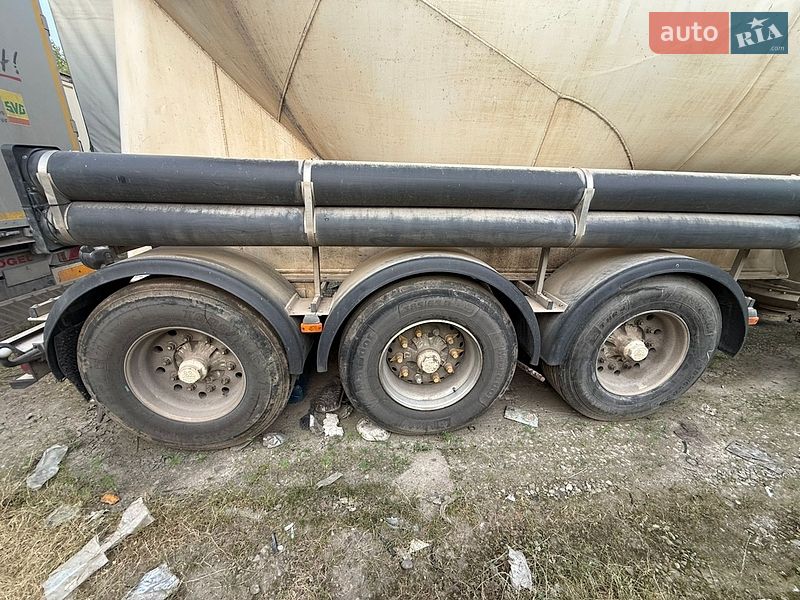 Цементовоз Feldbinder FFB 2007 в Черновцах